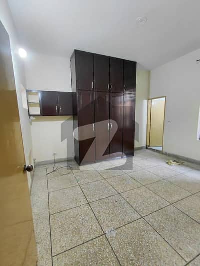 05 Marla 1st Floor Available For Rent (Near Qurban School)