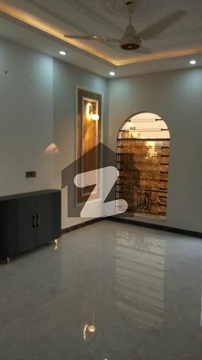 10 MARLA BRAND NEW HOUSE AVAILABLE FOR SALE