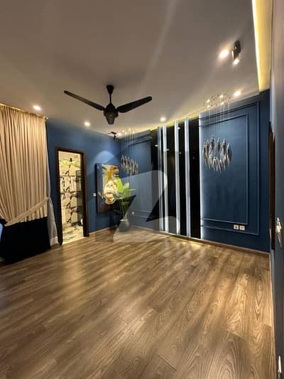 22 Marla level Plot free Pole