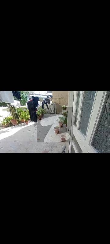 کیولری ایکسٹینشن لاہور میں 7 کمروں کا 12 مرلہ مکان 4.2 کروڑ میں برائے فروخت۔