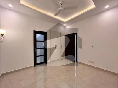 3Bed DDL 125sq yd Villa FOR SALE at ALI BLOCK All amenities nearby including MOSQUE, General Store & Parks