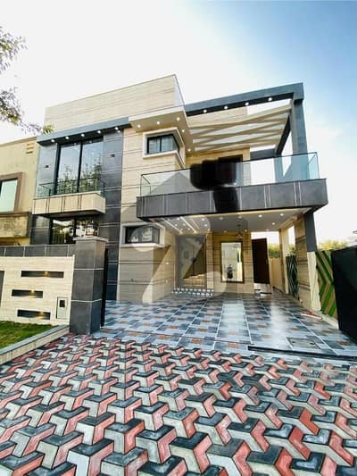 بحریہ ٹاؤن فیز 8 بحریہ ٹاؤن راولپنڈی,راولپنڈی میں 5 کمروں کا 10 مرلہ مکان 4.6 کروڑ میں برائے فروخت۔