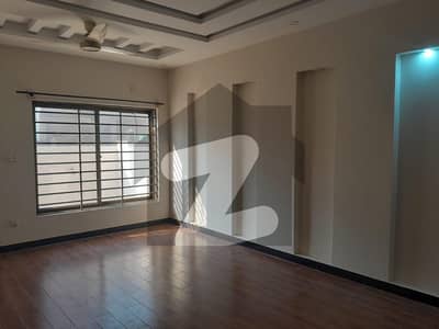 پاکستان ٹاؤن - فیز 1 پاکستان ٹاؤن,اسلام آباد میں 6 کمروں کا 10 مرلہ مکان 4.25 کروڑ میں برائے فروخت۔