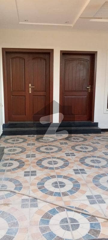 فیصل ٹاؤن - ایف ۔ 18 اسلام آباد میں 4 کمروں کا 7 مرلہ مکان 3.6 کروڑ میں برائے فروخت۔