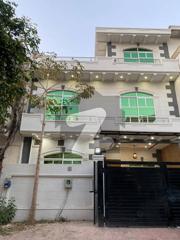 TRIPLE STOREY FULL HOUSE WITH BASEMENT HALL FOR RENT TRIPLE STOREY FULL HOUSE WITH BASEMENT HALL FOR RENT