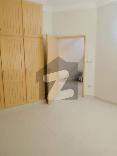 ڈی ۔ 12/4 ڈی ۔ 12,اسلام آباد میں 2 کمروں کا 4 مرلہ زیریں پورشن 60.0 ہزار میں کرایہ پر دستیاب ہے۔