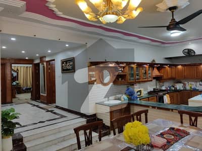 گلستانِِ جوہر ۔ بلاک 2 گلستانِ جوہر,کراچی میں 10 کمروں کا 16 مرلہ مکان 9.5 کروڑ میں برائے فروخت۔