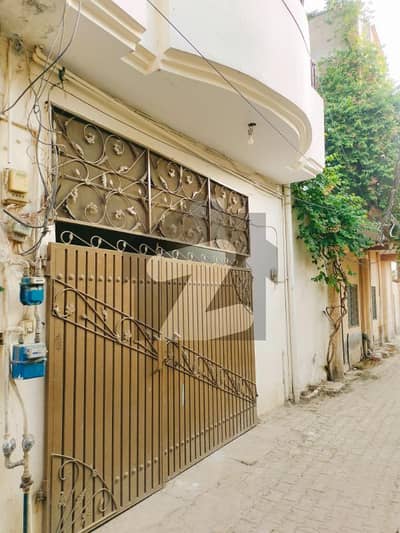 بوسان روڈ ملتان میں 4 کمروں کا 4 مرلہ مکان 1.2 کروڑ میں برائے فروخت۔