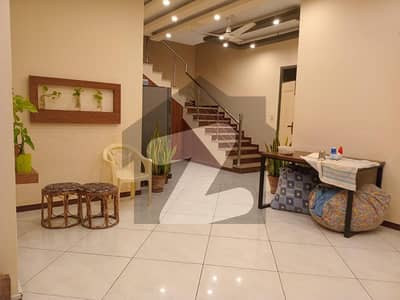 نیا ناظم آباد کراچی میں 4 کمروں کا 5 مرلہ مکان 1.35 لاکھ میں کرایہ پر دستیاب ہے۔ نیا ناظم آباد کراچی میں 4 کمروں کا 5 مرلہ مکان 1.35 لاکھ میں کرایہ پر دستیاب ہے۔