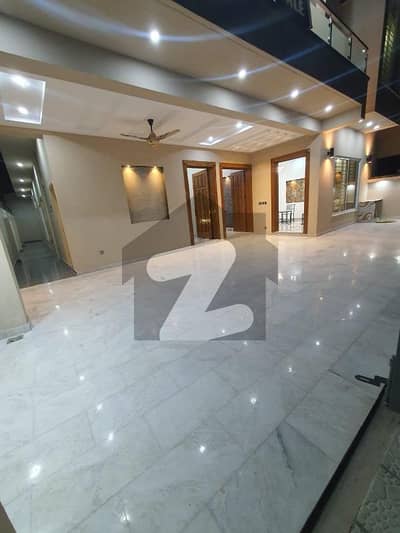 ڈاکٹرز ہاؤسنگ سوسائٹی اسلام آباد میں 6 کمروں کا 12 مرلہ مکان 6.45 کروڑ میں برائے فروخت۔