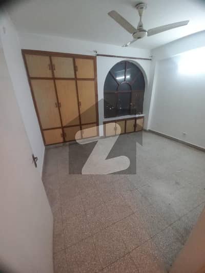 Flat in G11/4 PHA for Bachelors and Family