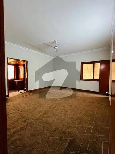 گلستانِ جوہر کراچی میں 4 کمروں کا 1 کنال بالائی پورشن 1.6 لاکھ میں کرایہ پر دستیاب ہے۔