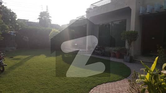 2 KANAL ELEGANT AND FULLY MAINTAINED SUPER HOT LOCATED BUNGALOW IS AVAILABLE IN THE BEST BLOCK OF DHA LAHORE. 100% ORIGINAL AD. . .