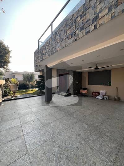 ڈی ایچ اے فیز 3 - بلاک ڈبل ایکس فیز 3,ڈیفنس (ڈی ایچ اے),لاہور میں 5 کمروں کا 1 کنال مکان 2.2 لاکھ میں کرایہ پر دستیاب ہے۔