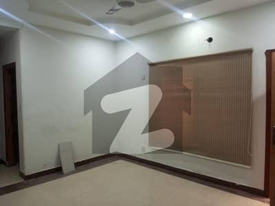 12 Marla 3 bedroom 1st Floor For rent in Sec F DHA 1