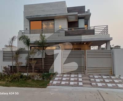 BRAND NEW 05 MARLA ELEGANT AND FULLY MAINTAINED SUPER HOT LOCATED BUNGALOW IS AVAILABLE IN THE BEST BLOCK OF DHA LAHORE.