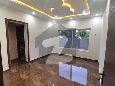 بحریہ گرینز۔ اوورسیز انکلیو بحریہ ٹاؤن فیز 8,بحریہ ٹاؤن راولپنڈی,راولپنڈی میں 5 کمروں کا 10 مرلہ مکان 4.15 کروڑ میں برائے فروخت۔