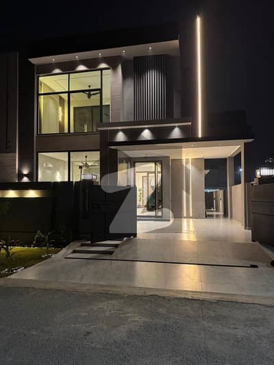 ڈی ایچ اے فیز 4 ۔ بلاک کے کے ڈی ایچ اے فیز 4,ڈیفنس (ڈی ایچ اے),لاہور میں 4 کمروں کا 10 مرلہ مکان 6.49 کروڑ میں برائے فروخت۔