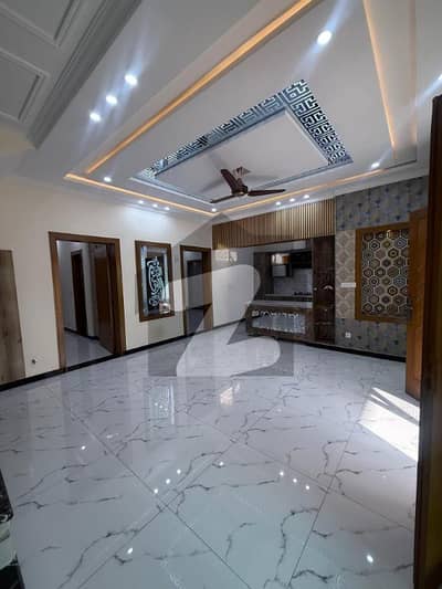 بحریہ ٹاؤن فیز 8 بحریہ ٹاؤن راولپنڈی,راولپنڈی میں 5 کمروں کا 7 مرلہ مکان 2.3 کروڑ میں برائے فروخت۔