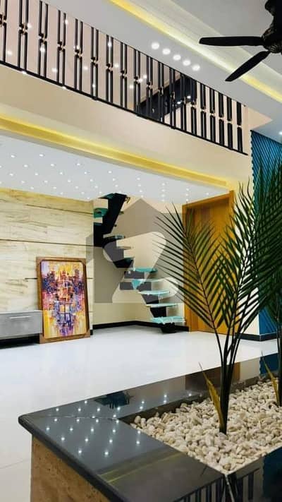 بحریہ ٹاؤن فیز 8 بحریہ ٹاؤن راولپنڈی,راولپنڈی میں 6 کمروں کا 7 مرلہ مکان 3.2 کروڑ میں برائے فروخت۔