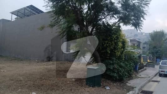 بحریہ گرینز۔ اوورسیز انکلیو - سیکٹر 3 بحریہ گرینز۔ اوورسیز انکلیو,بحریہ ٹاؤن فیز 8,بحریہ ٹاؤن راولپنڈی,راولپنڈی میں 1 کنال رہائشی پلاٹ 2.5 کروڑ میں برائے فروخت۔