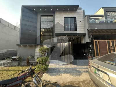 ایڈن ویلی فیصل آباد میں 3 کمروں کا 5 مرلہ مکان 2.75 کروڑ میں برائے فروخت۔