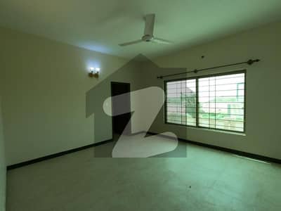 عسکری 6 ملیر کنٹونمنٹ,کینٹ,کراچی میں 5 کمروں کا 15 مرلہ مکان 6.58 کروڑ میں برائے فروخت۔