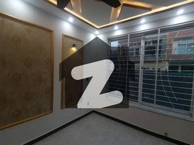 BEAUTIFUL LOCATION UPPER PORTION FOR RENT