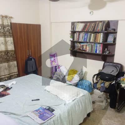 گلستانِِ جوہر ۔ بلاک 13 گلستانِ جوہر,کراچی میں 7 مرلہ فلیٹ 1.2 کروڑ میں برائے فروخت۔