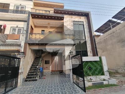 الرحمان فیز 2 - بلاک آئی الرحمان گارڈن فیز 2,الرحمان گارڈن,لاہور میں 5 کمروں کا 5 مرلہ مکان 2.4 کروڑ میں برائے فروخت۔