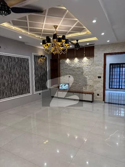 Nasheman-E-Iqbal Lower Portion For Rent Sized 1 Kanal