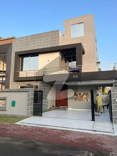 بحریہ ٹاؤن شاہین بلاک بحریہ ٹاؤن سیکٹر B,بحریہ ٹاؤن,لاہور میں 5 کمروں کا 10 مرلہ مکان 4.0 کروڑ میں برائے فروخت۔