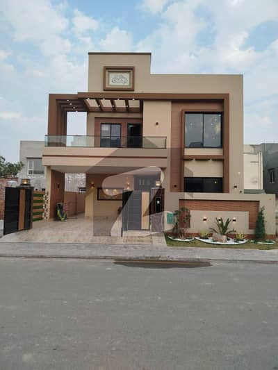 بحریہ ٹاؤن سیکٹر B بحریہ ٹاؤن,لاہور میں 5 کمروں کا 10 مرلہ مکان 4.7 کروڑ میں برائے فروخت۔