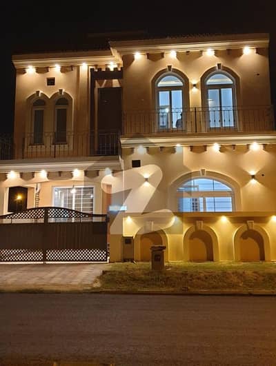 بحریہ ٹاؤن فیز 7 بحریہ ٹاؤن راولپنڈی,راولپنڈی میں 3 کمروں کا 5 مرلہ مکان 3.5 کروڑ میں برائے فروخت۔