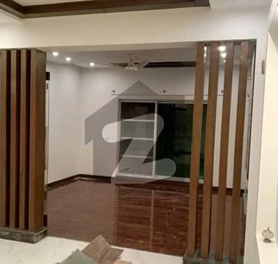 ڈی ایچ اے فیز 6 - بلاک ڈی فیز 6,ڈیفنس (ڈی ایچ اے),لاہور میں 4 کمروں کا 10 مرلہ مکان 2.35 لاکھ میں کرایہ پر دستیاب ہے۔