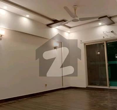 ڈی ایچ اے فیز 6 - بلاک ڈی فیز 6,ڈیفنس (ڈی ایچ اے),لاہور میں 4 کمروں کا 10 مرلہ مکان 2.35 لاکھ میں کرایہ پر دستیاب ہے۔