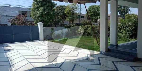 ڈی ایچ اے فیز 3 ڈیفنس (ڈی ایچ اے),لاہور میں 5 کمروں کا 1 کنال مکان 2.2 لاکھ میں کرایہ پر دستیاب ہے۔