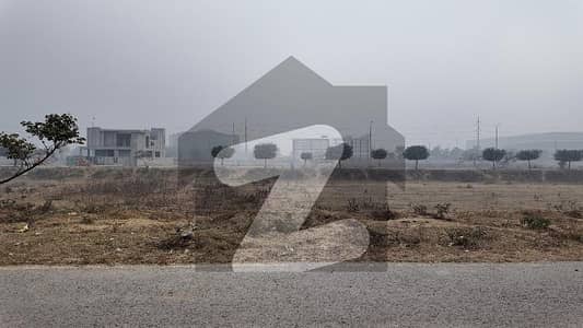 ڈی ایچ اے فیز 8 - بلاک ایکس فیز 8,ڈیفنس (ڈی ایچ اے),لاہور میں 2 کنال رہائشی پلاٹ 13.5 کروڑ میں برائے فروخت۔