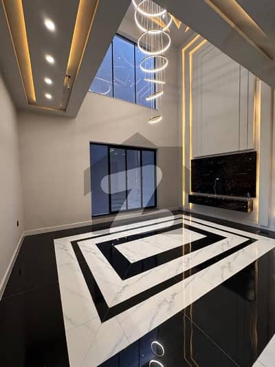 عبداللہ گارڈنز ایسٹ کینال روڈ,کینال روڈ,فیصل آباد میں 5 کمروں کا 10 مرلہ مکان 5.9 کروڑ میں برائے فروخت۔