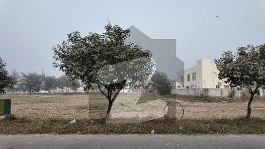 ڈی ایچ اے فیز 7 - بلاک آر فیز 7,ڈیفنس (ڈی ایچ اے),لاہور میں 2 کنال رہائشی پلاٹ 9.95 کروڑ میں برائے فروخت۔