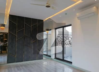 ڈی ایچ اے فیز 7 ڈیفنس (ڈی ایچ اے),لاہور میں 5 کمروں کا 1 کنال مکان 5.0 کروڑ میں برائے فروخت۔