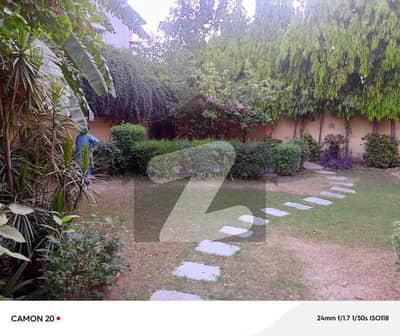 ONE KANAL BEAUTIFULL HOUSE AVALIABLE FOR RENT IN DHA PHASE 1