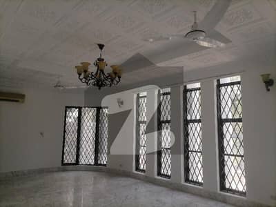 مین مارگلہ روڈ اسلام آباد میں 4 کنال مکان 35.0 ارب میں برائے فروخت۔