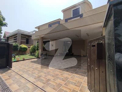 بحریہ ٹاؤن فیز 3 بحریہ ٹاؤن راولپنڈی,راولپنڈی میں 5 کمروں کا 1 کنال مکان 8.5 کروڑ میں برائے فروخت۔