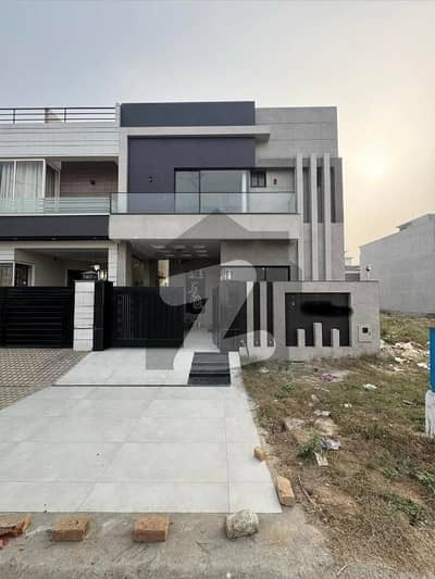 ڈی ایچ اے 9 ٹاؤن ڈیفنس (ڈی ایچ اے),لاہور میں 3 کمروں کا 6 مرلہ مکان 81.0 ہزار میں کرایہ پر دستیاب ہے۔