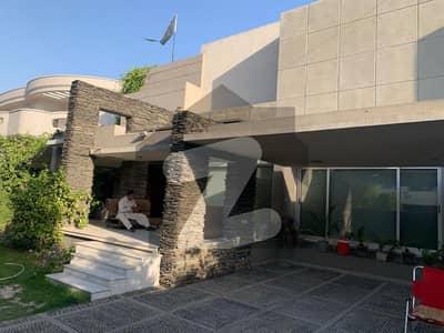 ONE KANAL BEAUTIFULL HOUSE AVALIABLE FOR RENT IN DHA PHASE 3