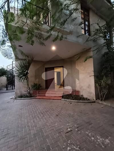 ڈی ایچ اے فیز 8 ڈی ایچ اے ڈیفینس,کراچی میں 5 کمروں کا 2 کنال مکان 20.0 کروڑ میں برائے فروخت۔