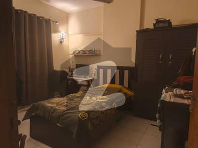 چیپل کورٹ یارڈ کراچی میں 3 کمروں کا 6 مرلہ فلیٹ 2.1 کروڑ میں برائے فروخت۔