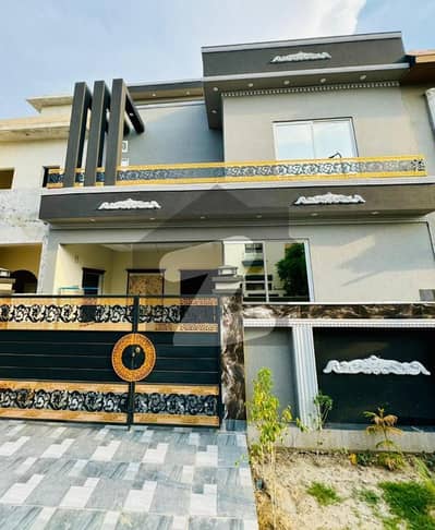 رائل ریزیڈنشیا - بلاک سی رائل ریزیڈینشیا,لاہور میں 3 کمروں کا 6 مرلہ مکان 1.8 کروڑ میں برائے فروخت۔