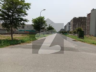 ڈی ایچ اے فیز 6 - بلاک جے فیز 6,ڈیفنس (ڈی ایچ اے),لاہور میں 2 کنال رہائشی پلاٹ 18.75 کروڑ میں برائے فروخت۔